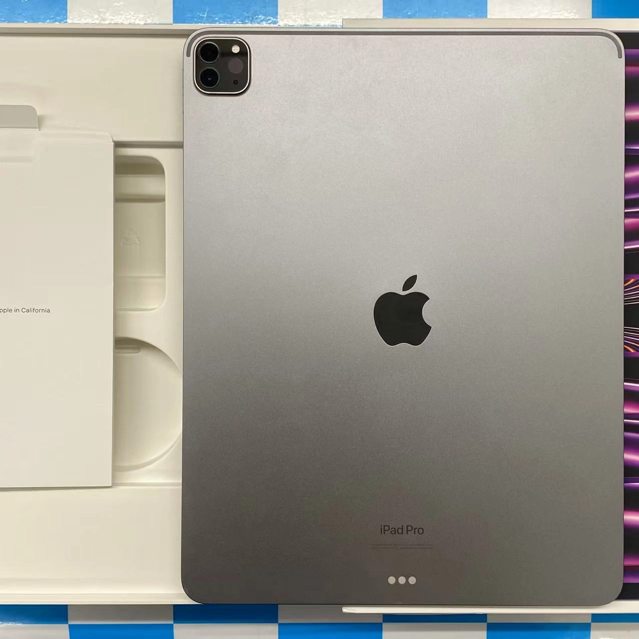 iPad Pro 12.9インチ 第6世代 Wi-Fiモデル 256GB スペースグレイ MNXR3J/A 美品