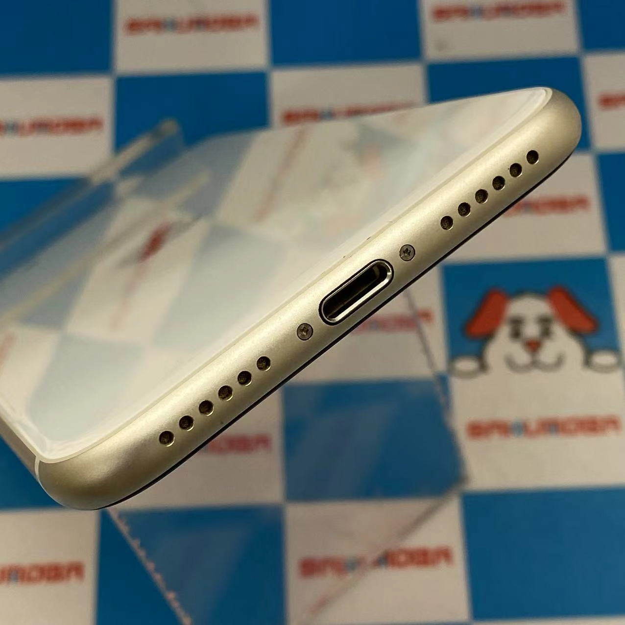 iPhoneSE 第3世代 64GB スターライト MMYD3J/A SIMロック解除済 SoftBank 極美品