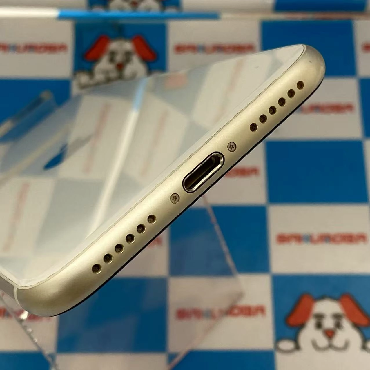 iPhoneSE 第3世代 64GB スターライト MMYD3J/A au 美品