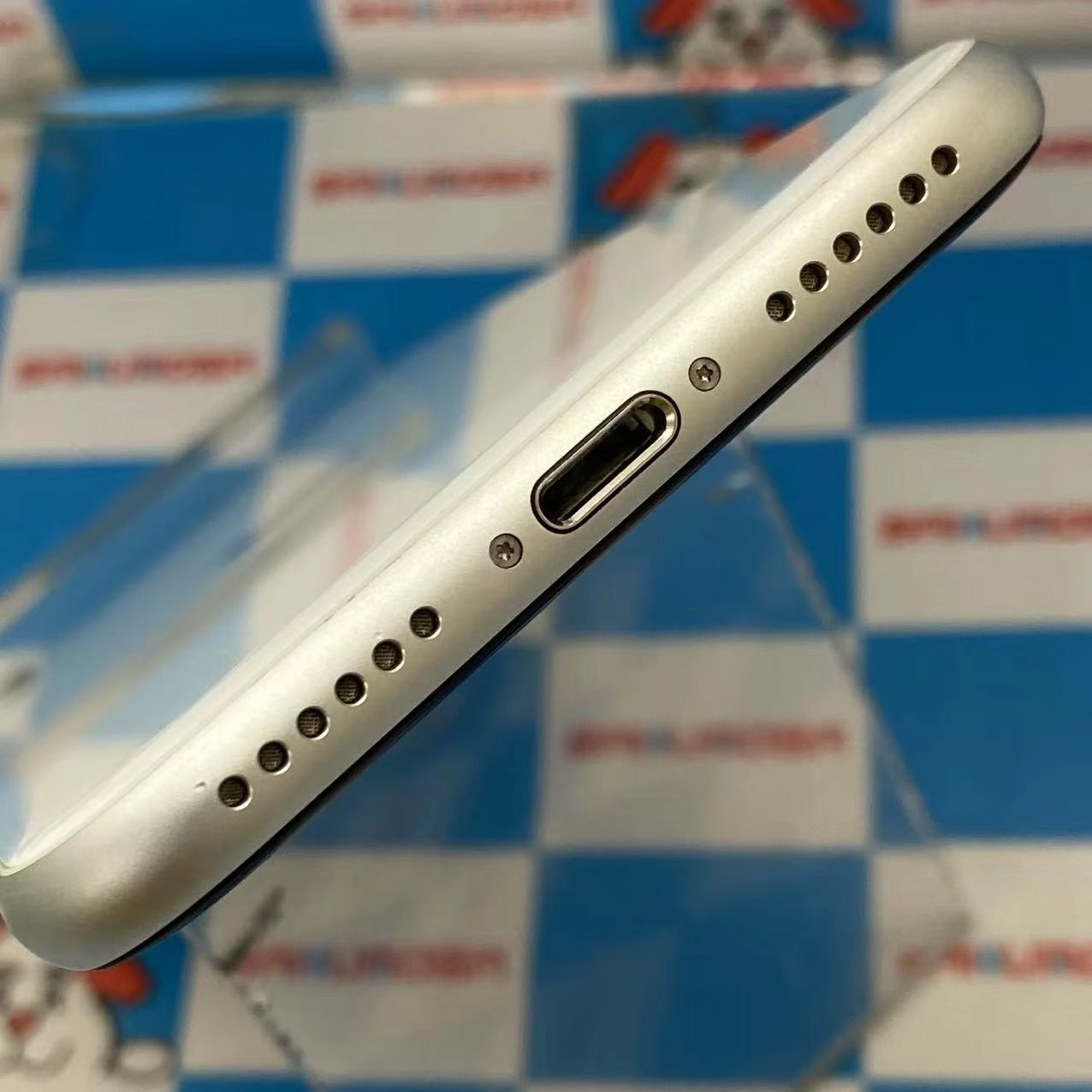 iPhoneSE 第2世代 256GB ホワイト MXVU2J/A docomo ジャンク品