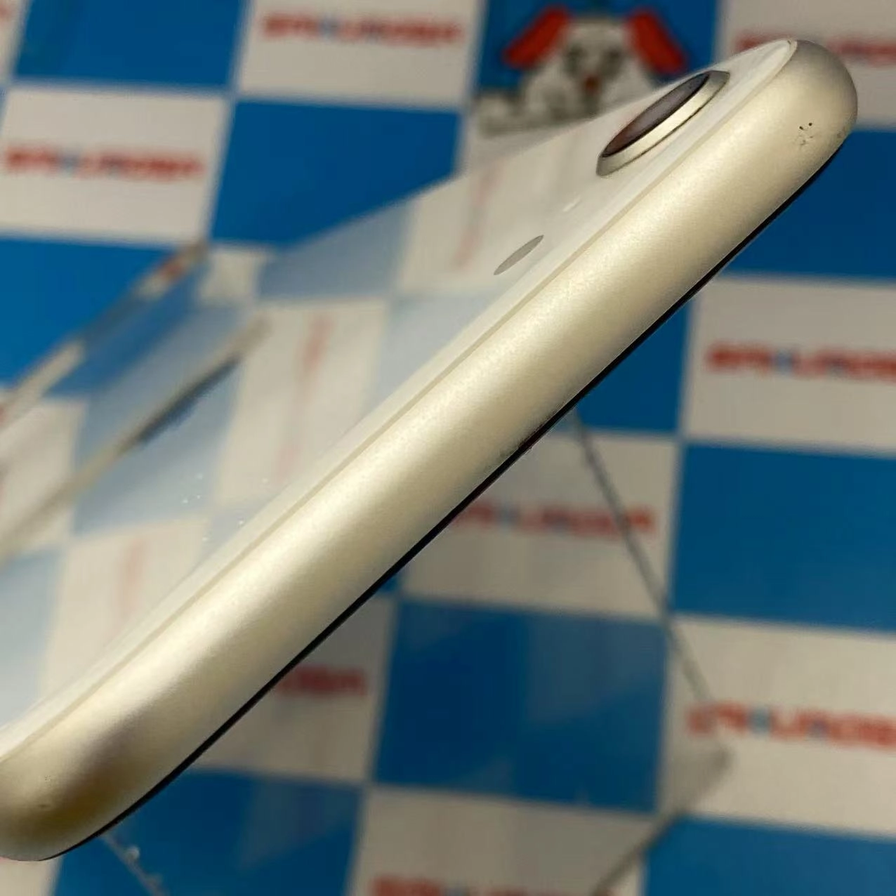 iPhoneSE 第3世代 64GB スターライト MMYD3J/A docomo版SIMフリー ジャンク品