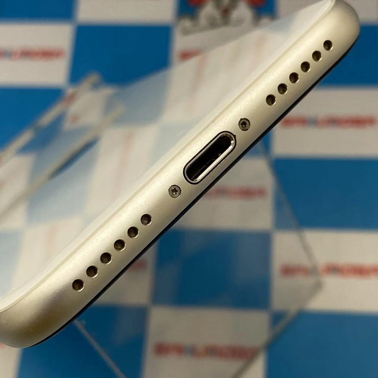 iPhoneSE 第3世代 64GB スターライト MMYD3J/A docomo版SIMフリー ジャンク品