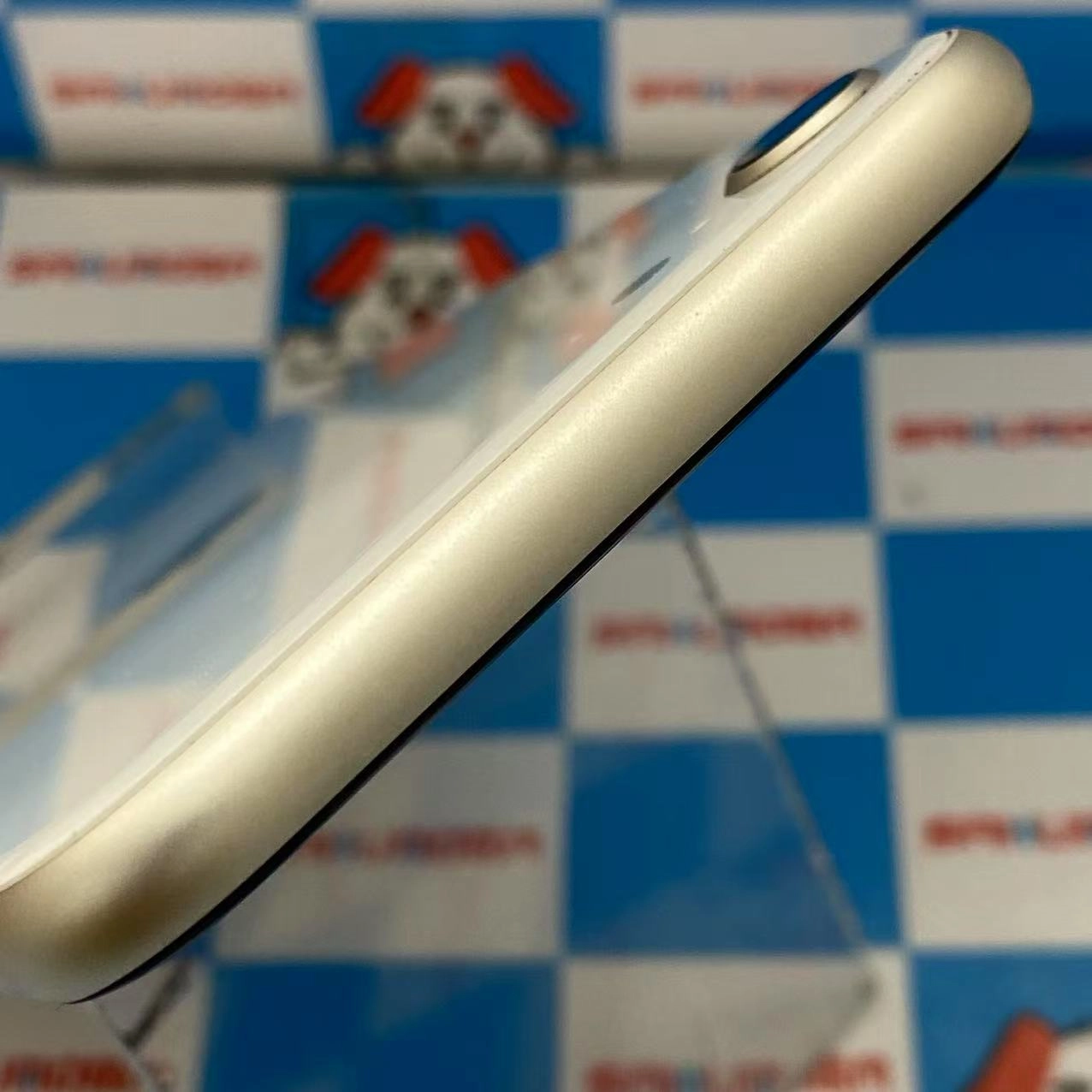 iPhoneSE 第3世代 64GB スターライト MMYD3J/A au ジャンク品