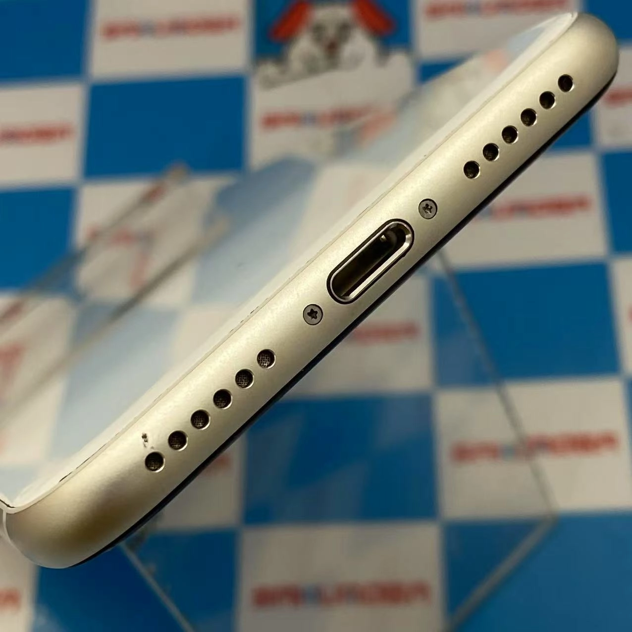 iPhoneSE 第3世代 64GB スターライト MMYD3J/A au ジャンク品