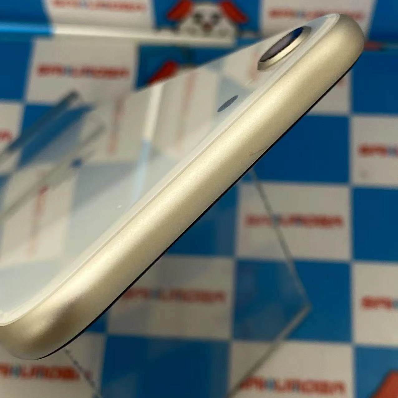 iPhoneSE 第3世代 64GB スターライト MMYD3J/A AU版SIMフリー 極美品