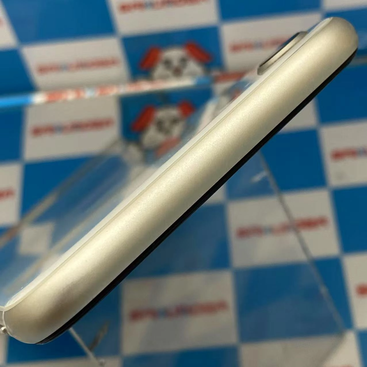 iPhoneSE 第3世代 256GB スターライト MMYK3J/A SIMフリー