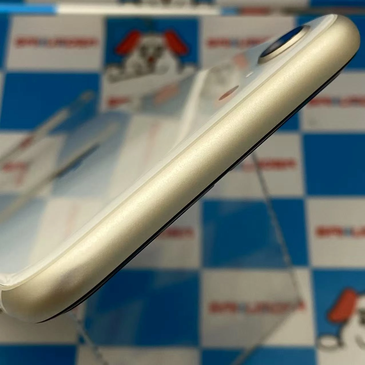 iPhoneSE 第3世代 128GB スターライト MMYG3J/A SIMフリー  新品同様品