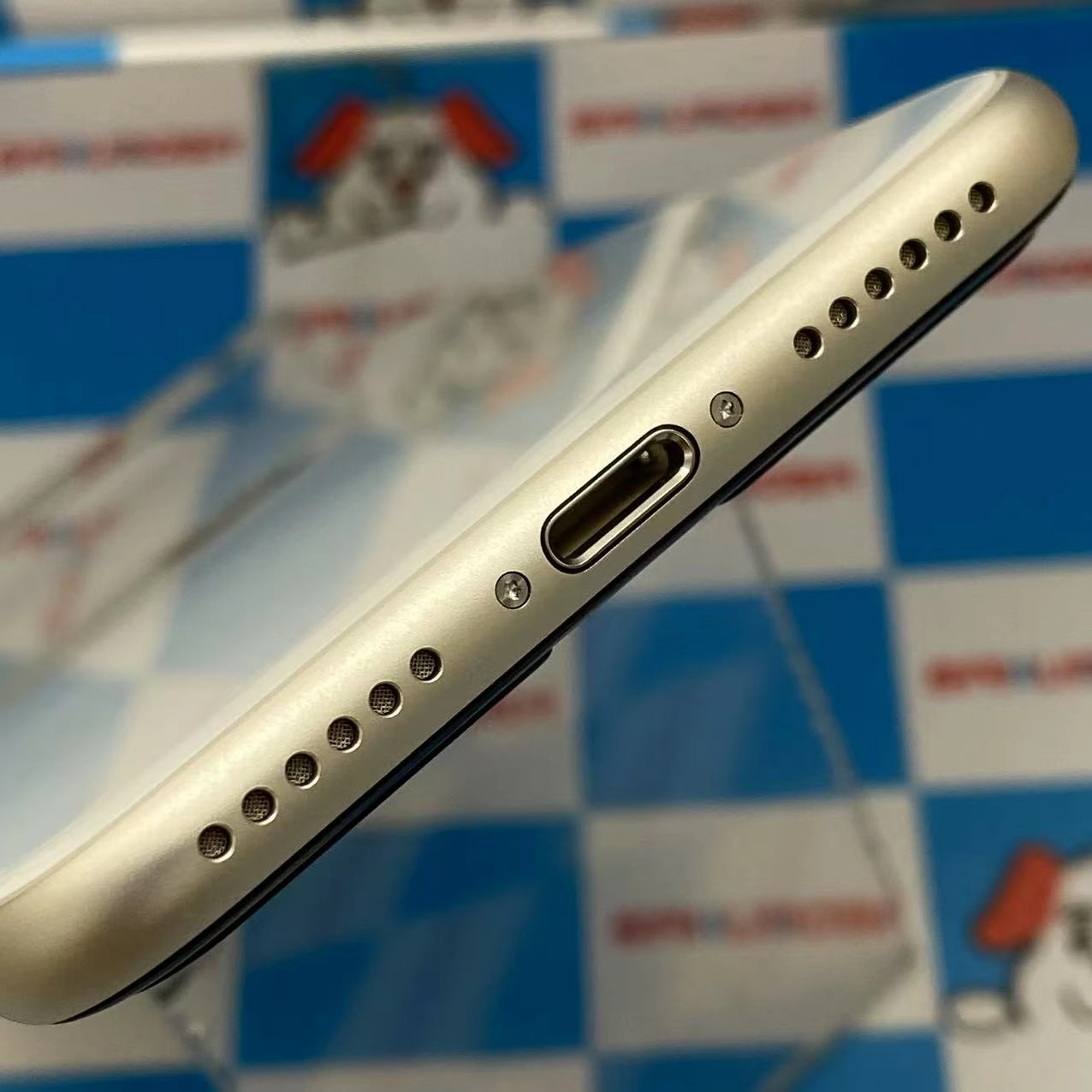 iPhoneSE 第3世代 128GB スターライト MMYG3J/A SIMフリー  新品同様品