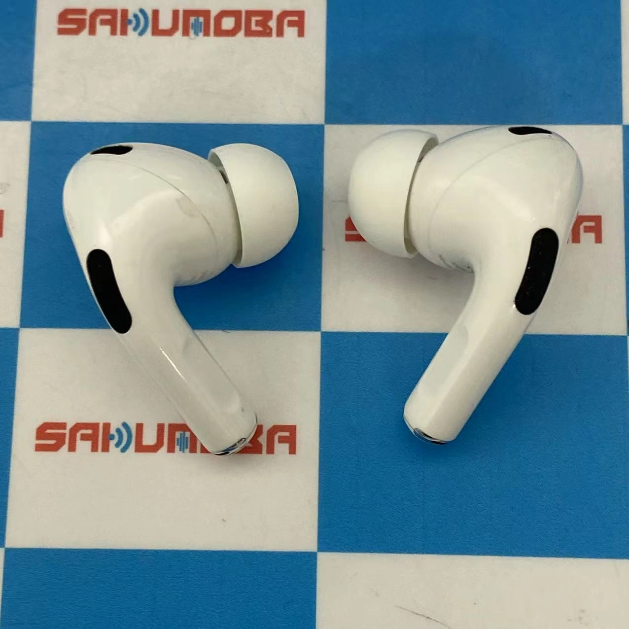 AirPods Pro 第2世代 MagSafe充電ケース(USB-C)付き ホワイト MTJV3J/A