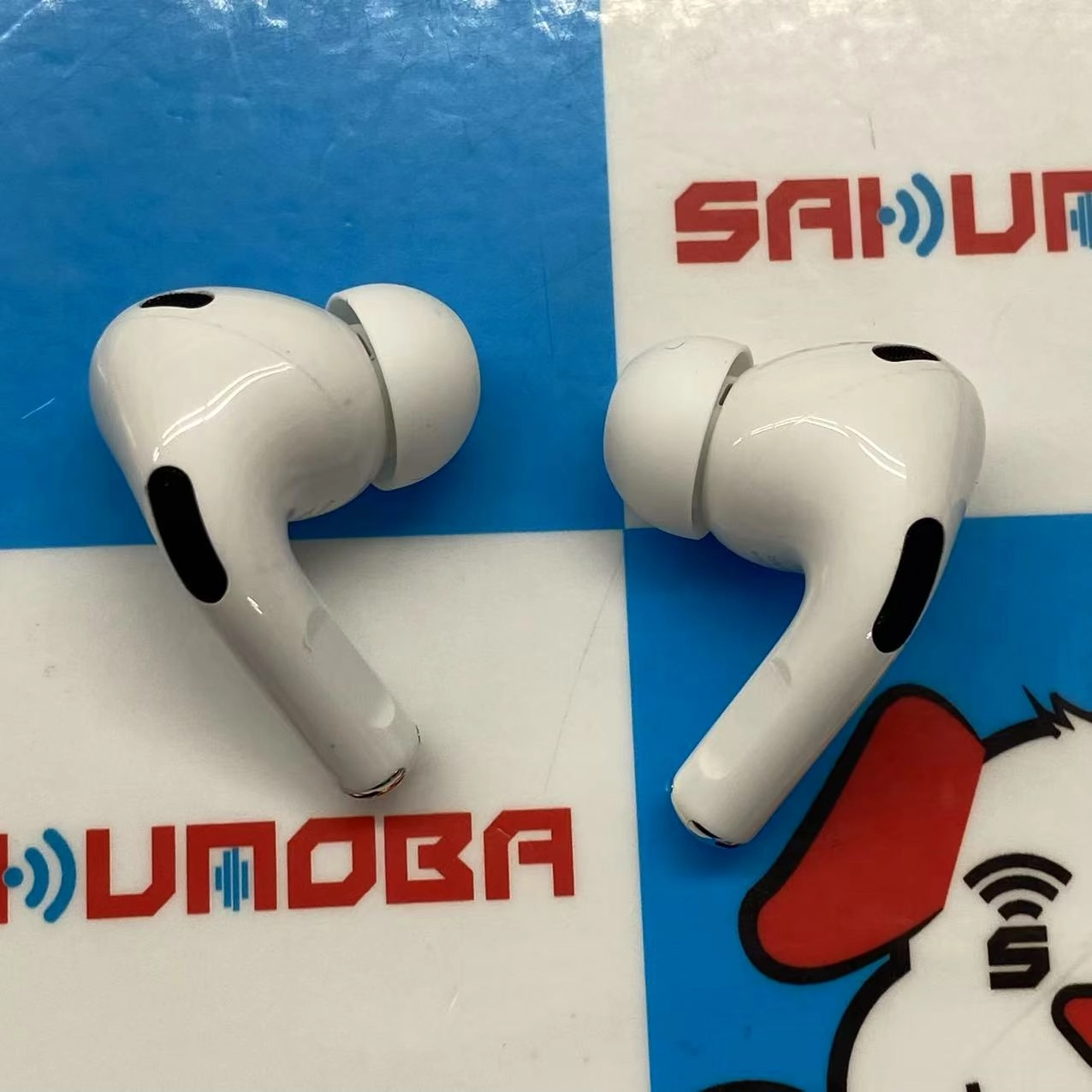 AirPods Pro 第2世代 MagSafe充電ケース(USB-C)付き ホワイト MTJV3J/A