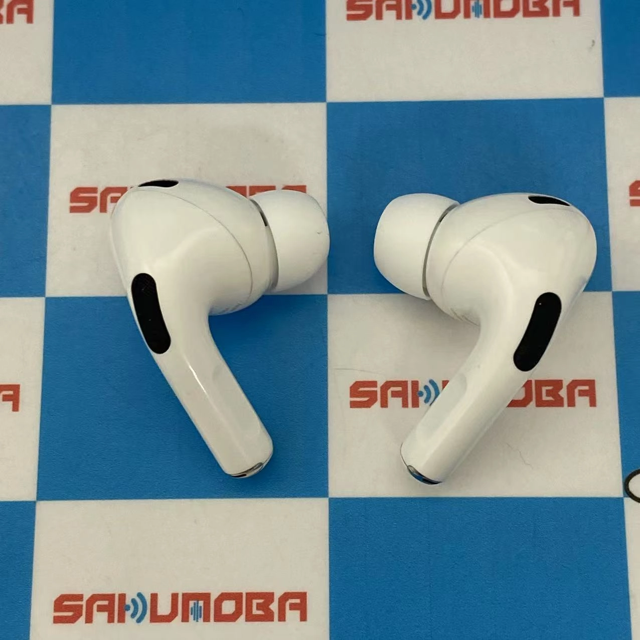 AirPods Pro 第2世代 MagSafe充電ケース(USB-C)付き ホワイト MTJV3J/A