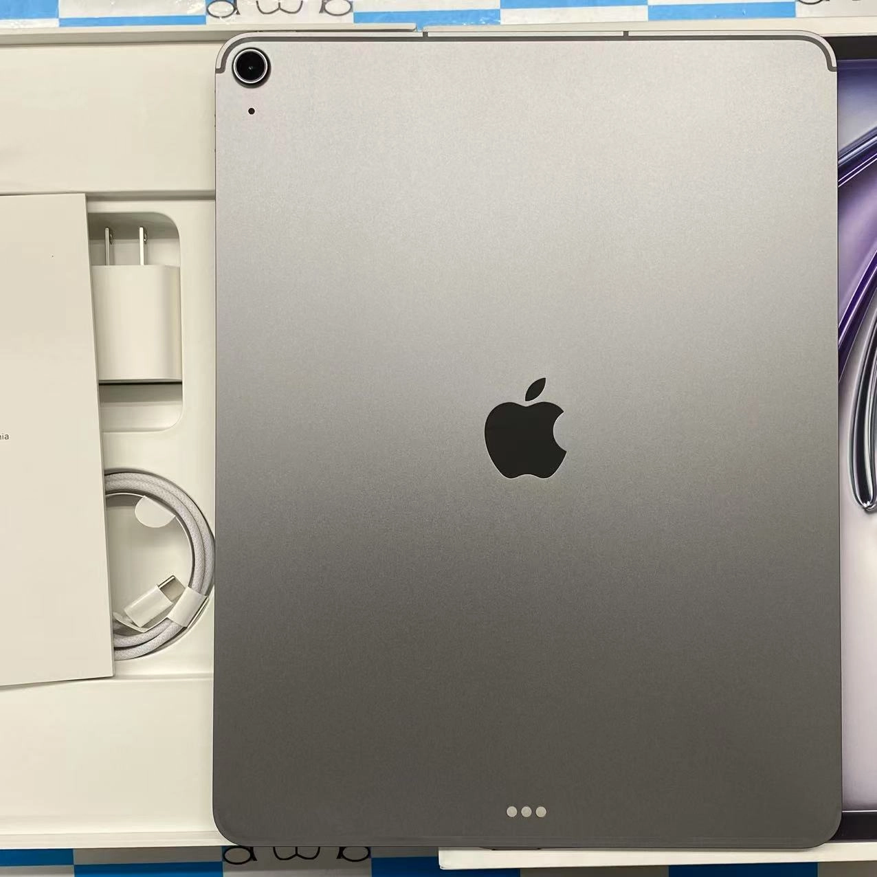 iPad Air 13インチ 第7世代 Wi-Fi + Cellular 128GB MCJ14J/A docomo版SIMフリー 充電12回開封未使用品 スペースグレイ