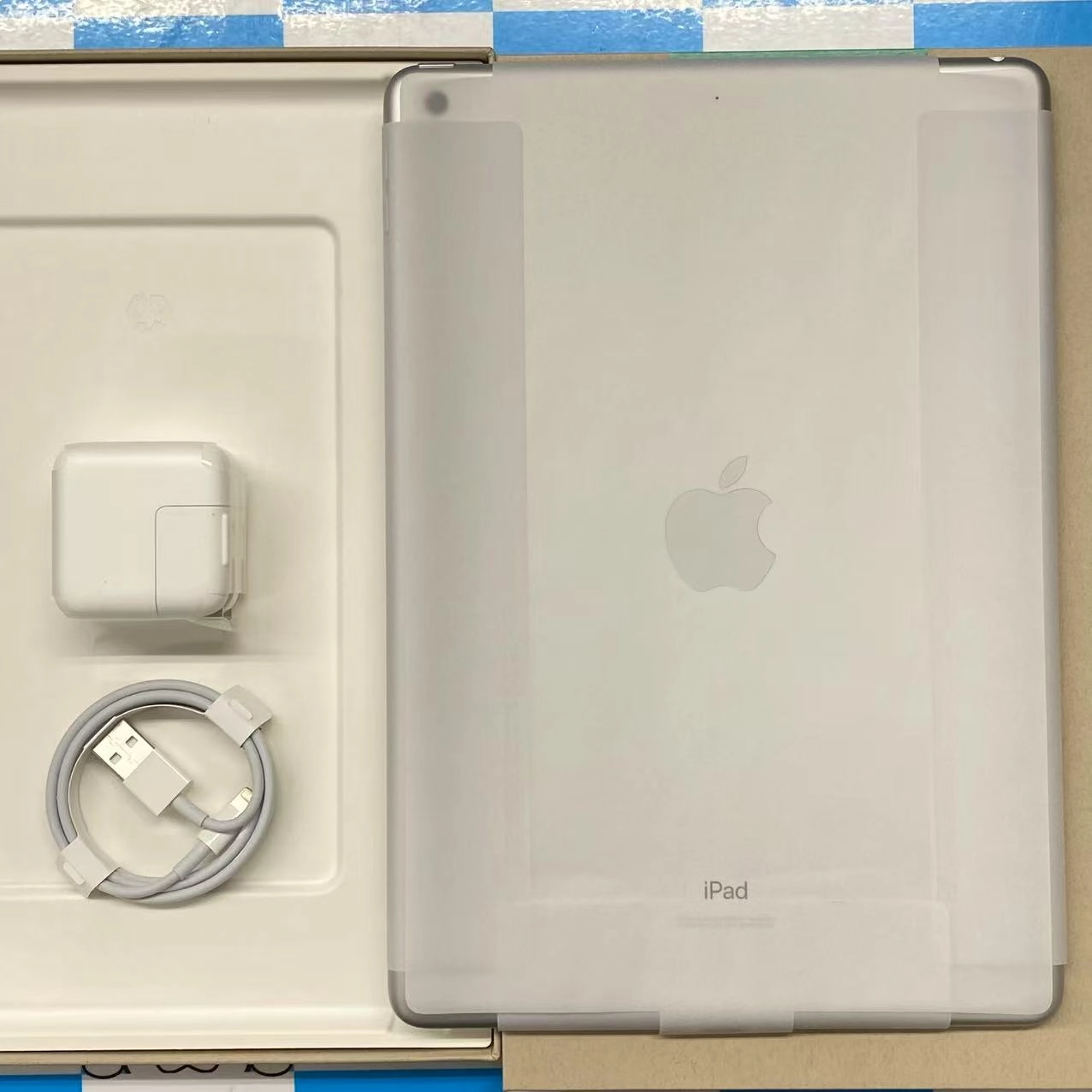 iPad 第8世代 Wi-Fiモデル 32GB シルバー NYLA2J/A 交換未使用品