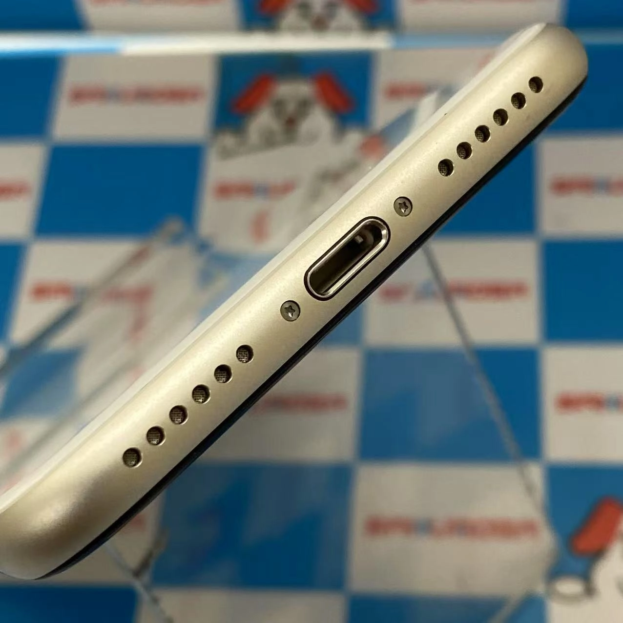 iPhoneSE 第3世代 64GB スターライト MMYD3J/A SoftBank版SIMフリー 極美品