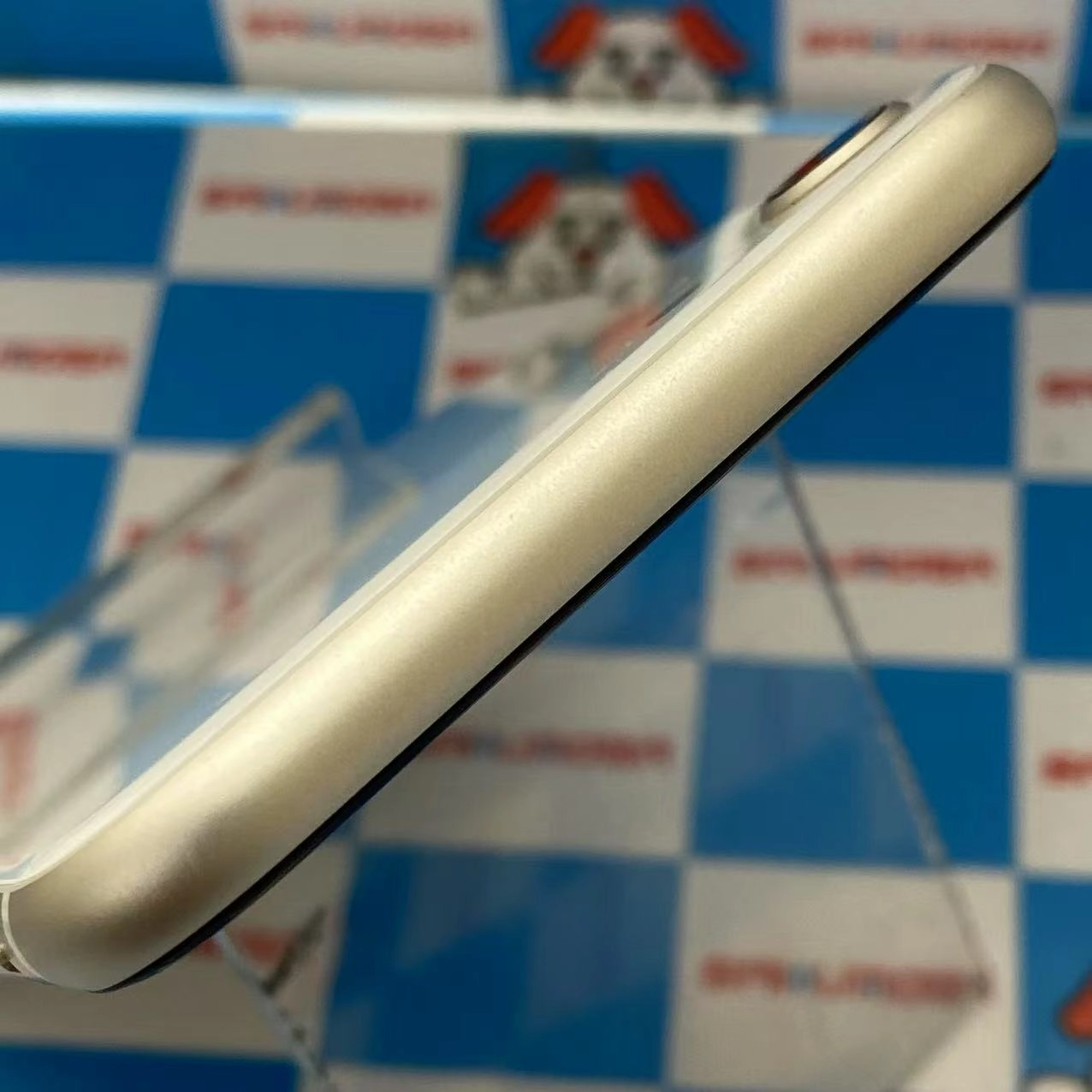 iPhoneSE 第3世代 64GB スターライト MMYD3J/A SoftBank版SIMフリー 極美品