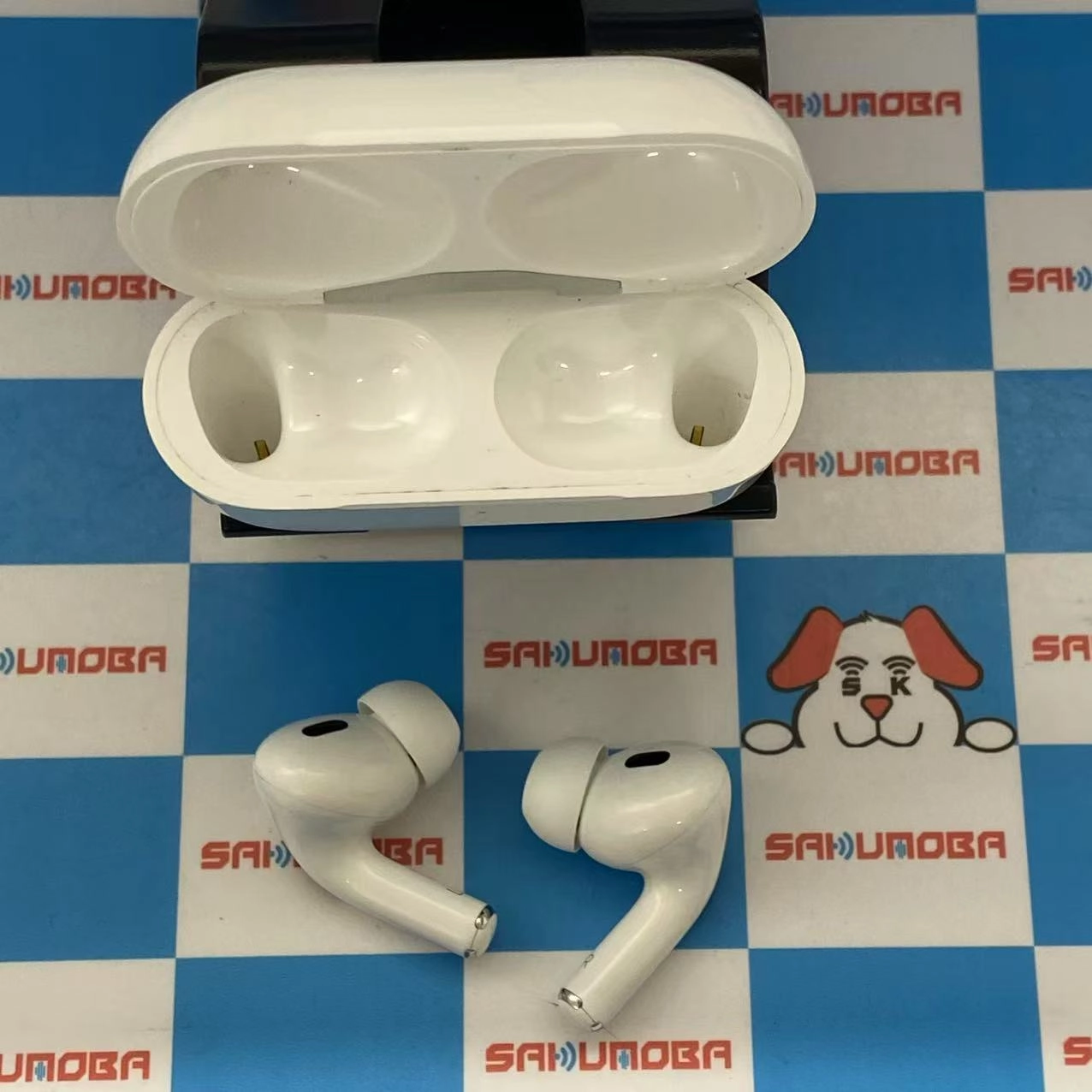 AirPods Pro 第2世代 MagSafe充電ケース(USB-C)付き ホワイト MTJV3J/A