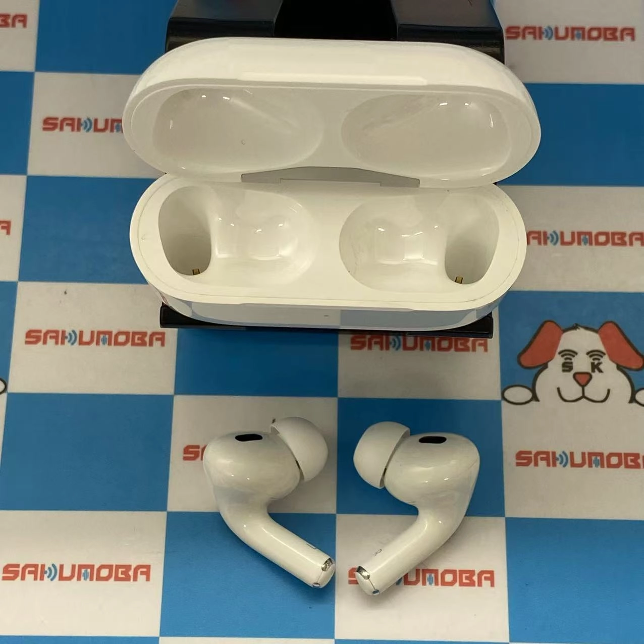 AirPods Pro 第2世代 MagSafe充電ケース(USB-C)付き ホワイト MTJV3J/A