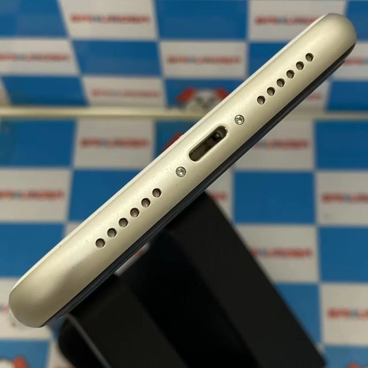 iPhone11 256GB ホワイト MHDQ3J/A SIMロック解除済 docomo 極美品