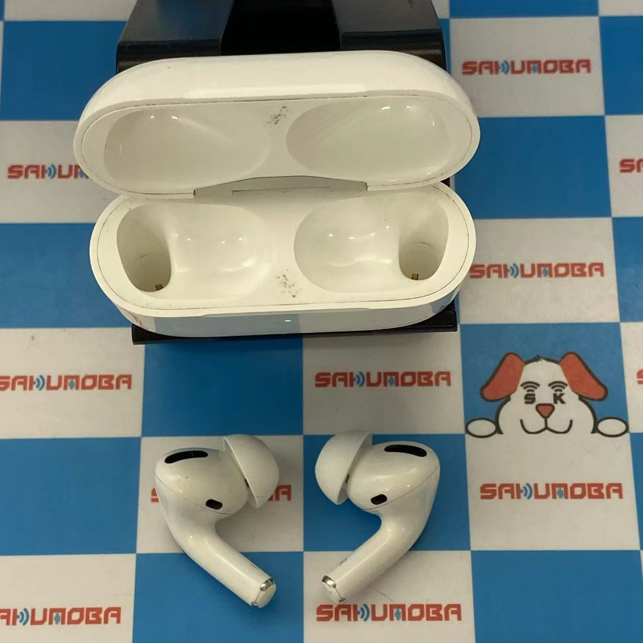 AirPods Pro 第2世代 MagSafe充電ケース(USB-C)付き ホワイト MTJV3J/A