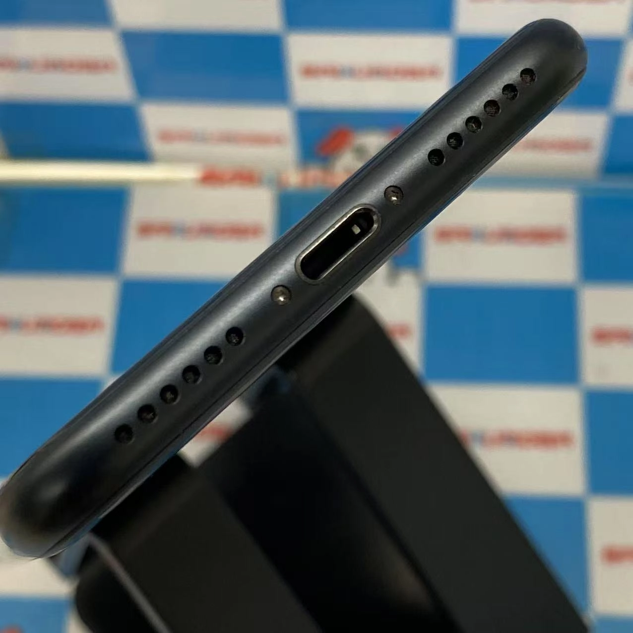 iPhoneSE 第3世代 64GB ミッドナイト MMYC3J/A SIMロック解除済 docomo 極美品