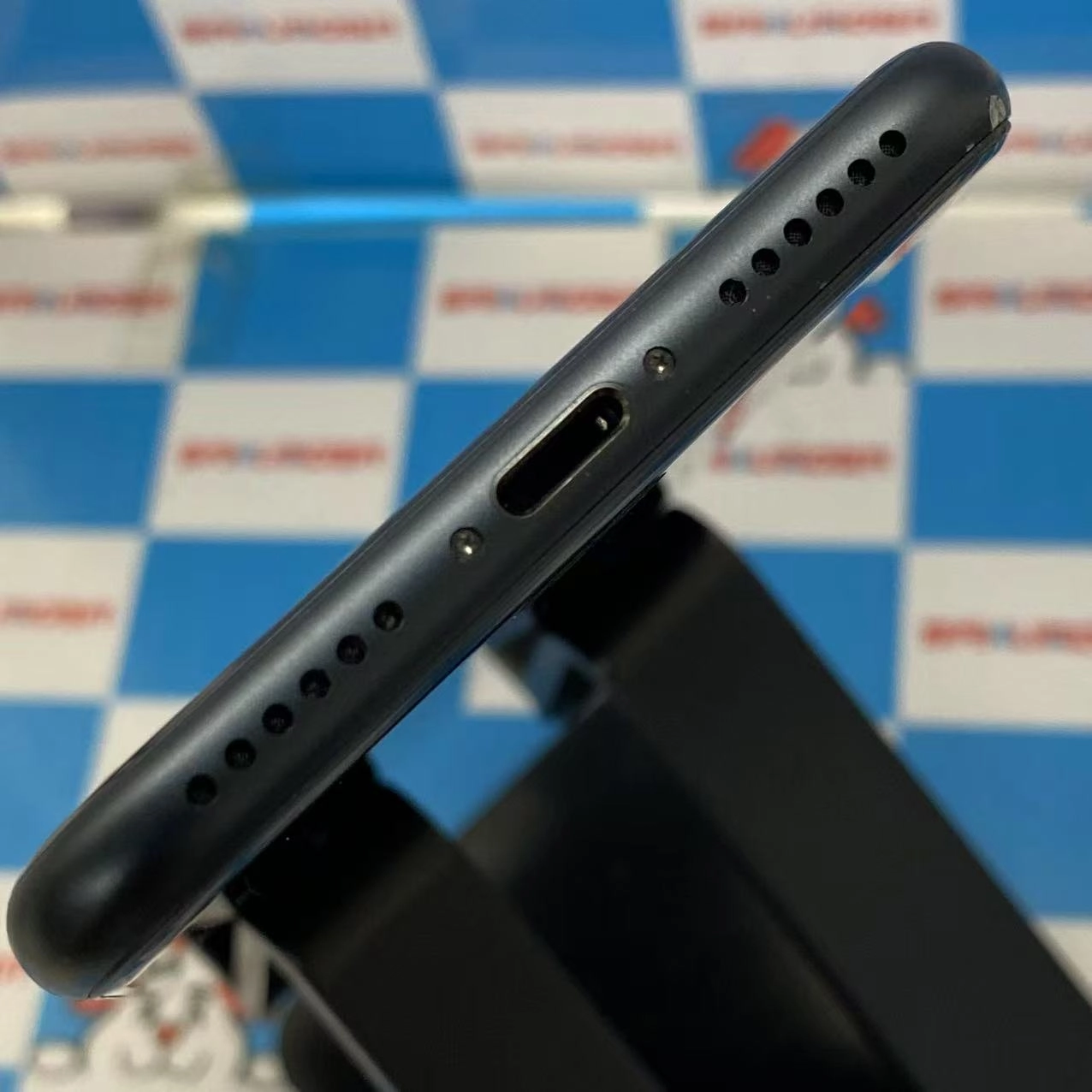 iPhoneSE 第3世代 64GB ミッドナイト MMYC3J/A docomo版SIMフリー