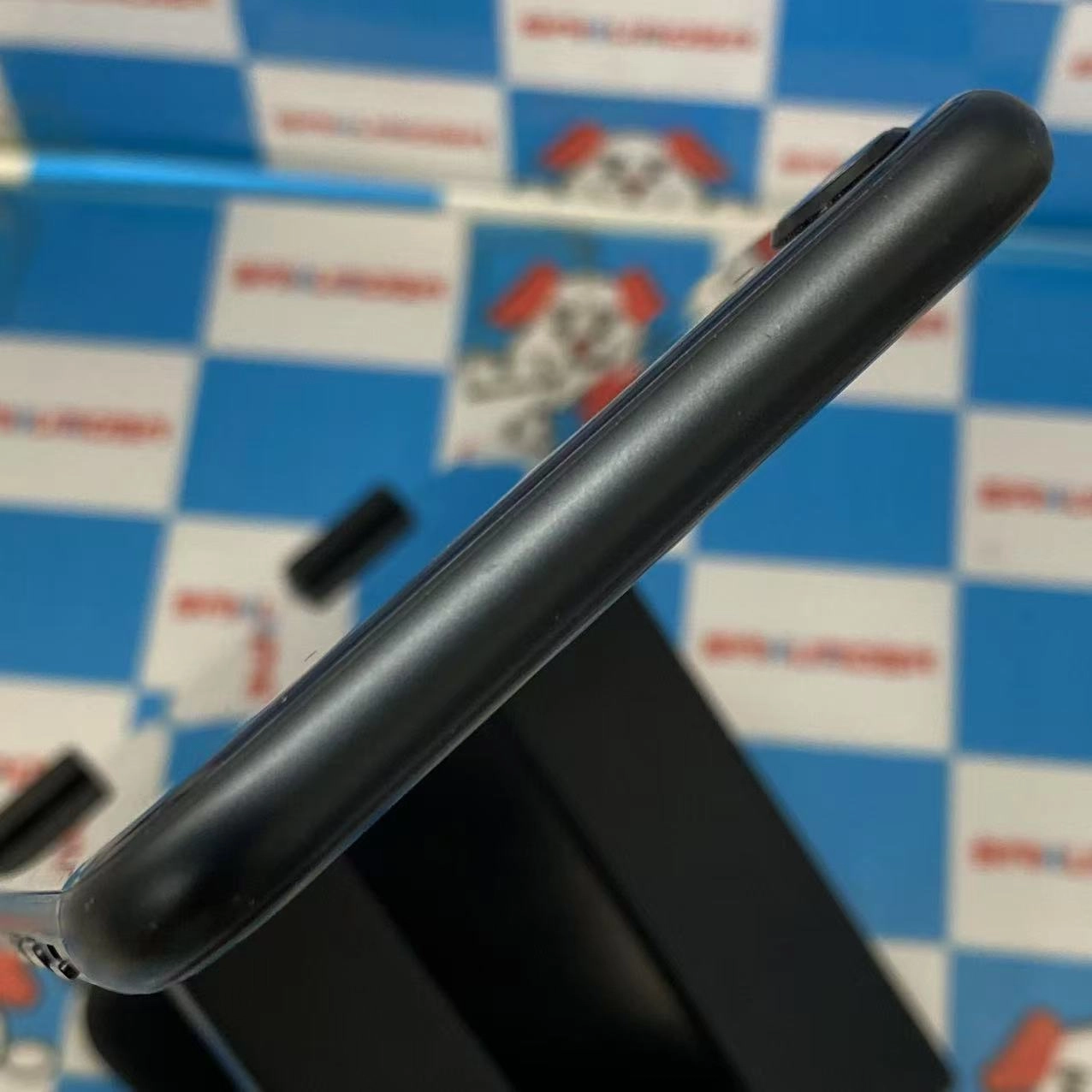 iPhoneSE 第3世代 64GB ミッドナイト MMYC3J/A docomo版SIMフリー