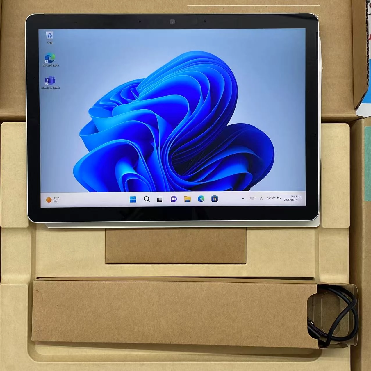 Microsoft Surface Go 3 Wi-Fiモデル 4GB/64GB プラチナ 8V7-00015