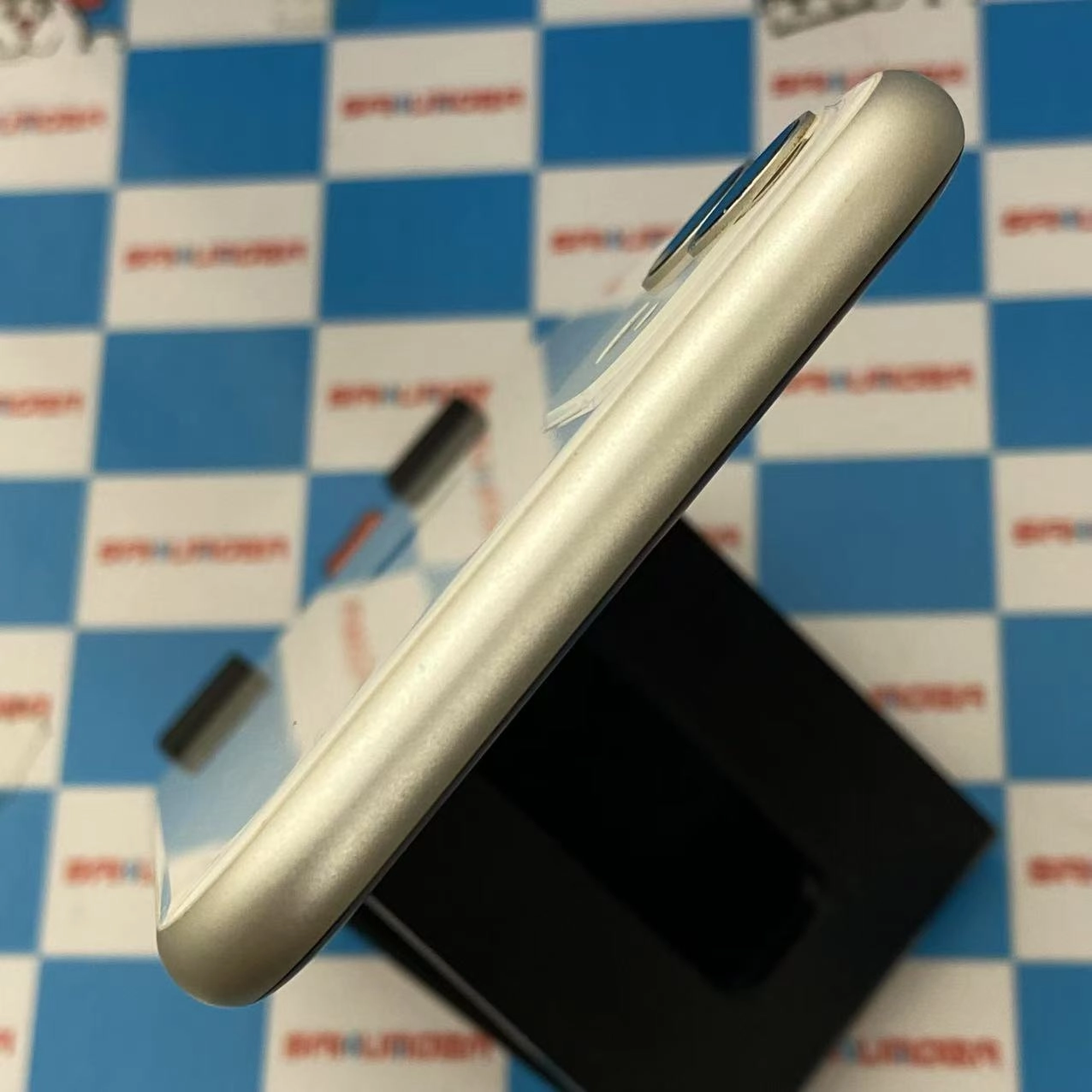 iPhone11 256GB ホワイト MWM82J/A AU版SIMフリー au