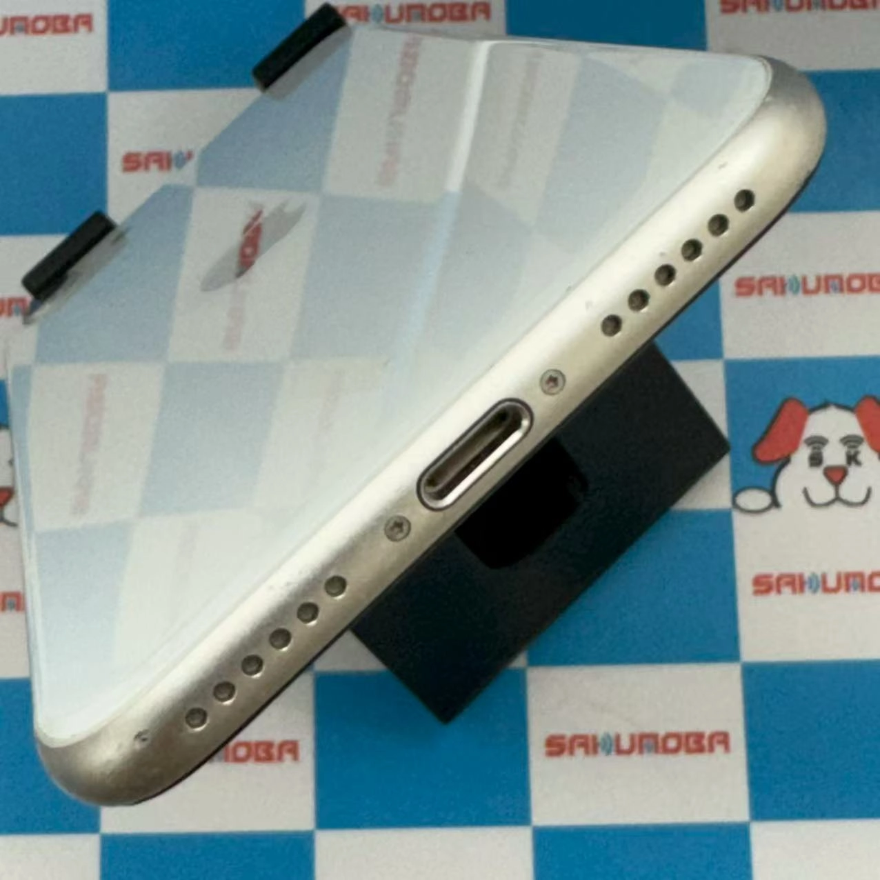 iPhoneSE 第3世代 128GB スターライト MMYG3J/A SIMロック解除済 docomo