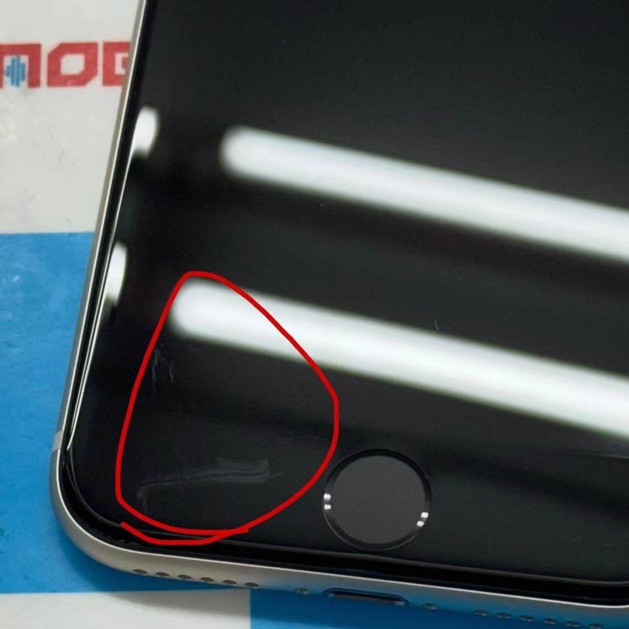 iPhoneSE 第3世代 128GB スターライト MMYG3J/A SIMロック解除済 docomo版SIMフリー