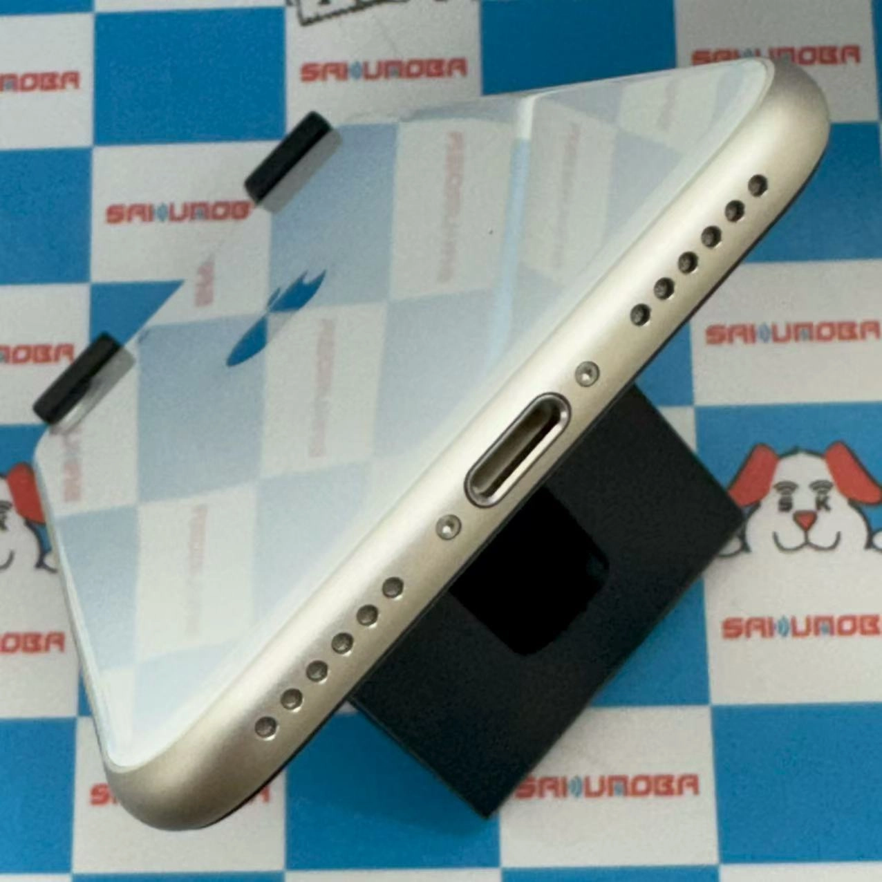 iPhoneSE 第3世代 128GB スターライト MMYG3J/A SIMロック解除済 docomo版SIMフリー