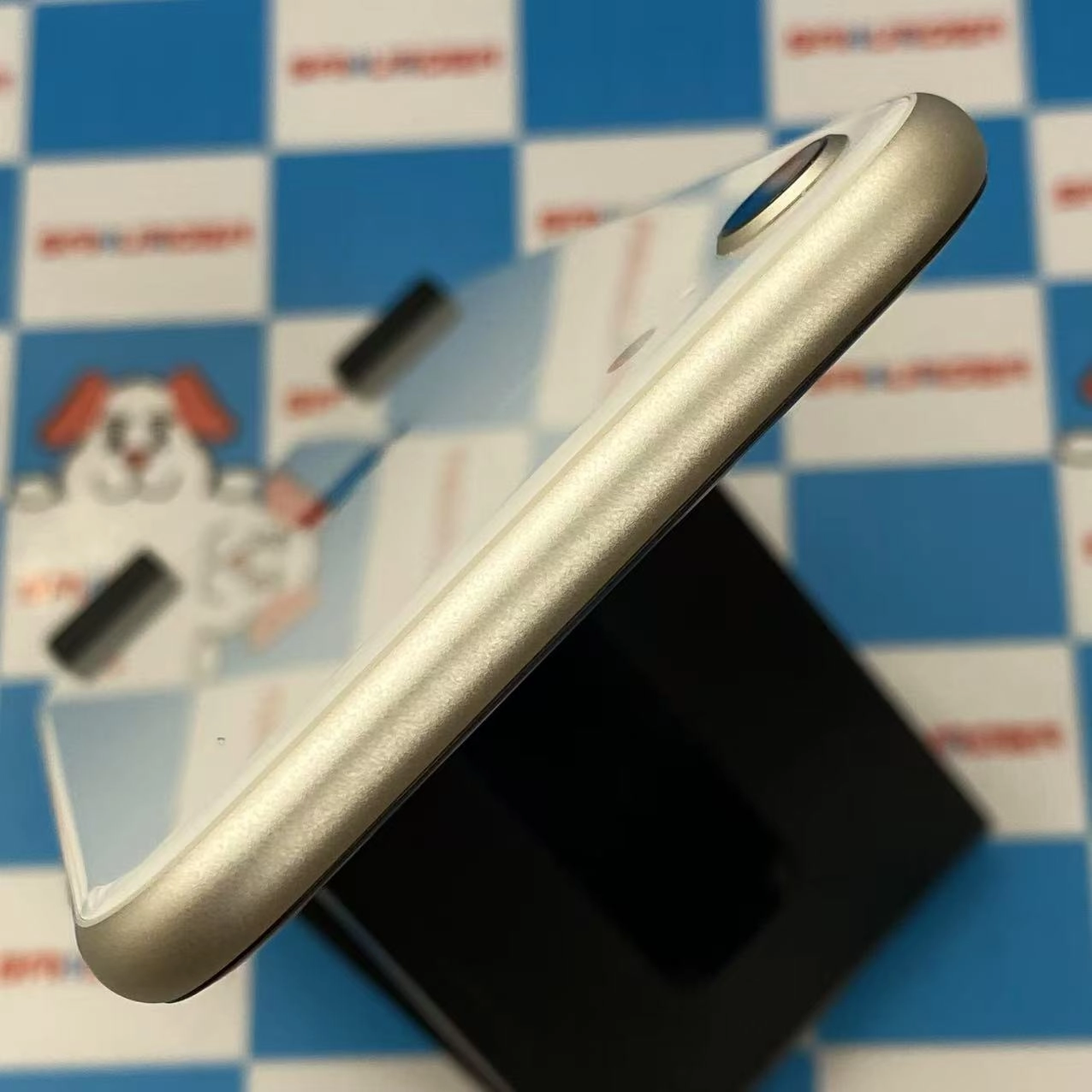 iPhoneSE 第3世代 64GB スターライト MMYD3J/A SIMフリー 極美品