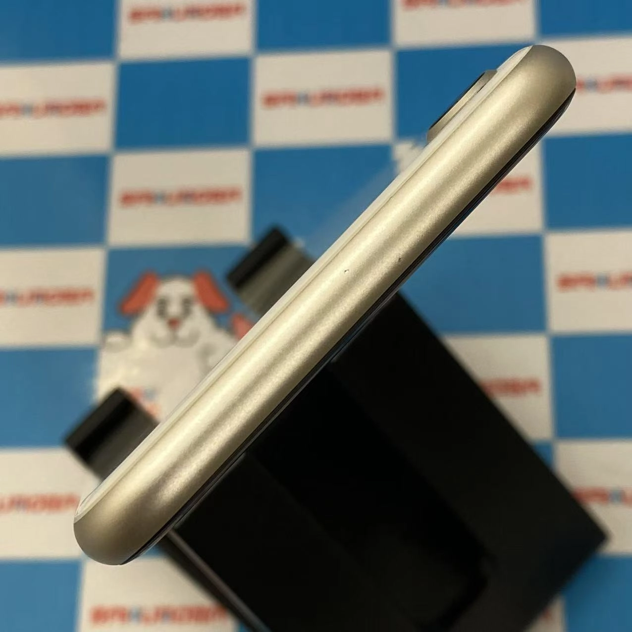 iPhoneSE 第3世代 256GB スターライト MMYK3J/A SIMフリー