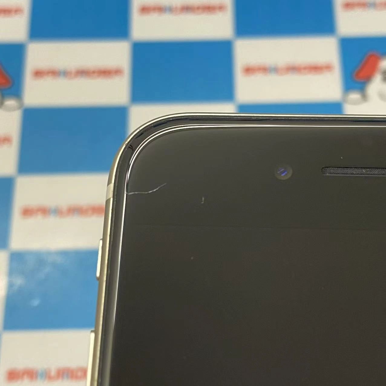 iPhoneSE 第3世代 128GB スターライト MMYG3J/A docomo版SIMフリー