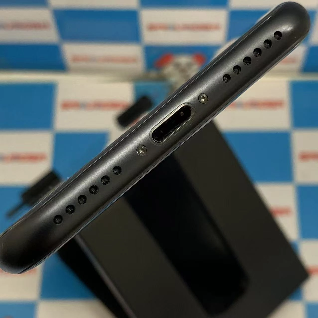 iPhoneSE 第2世代 64GB ブラック MX9R2J/A au 美品