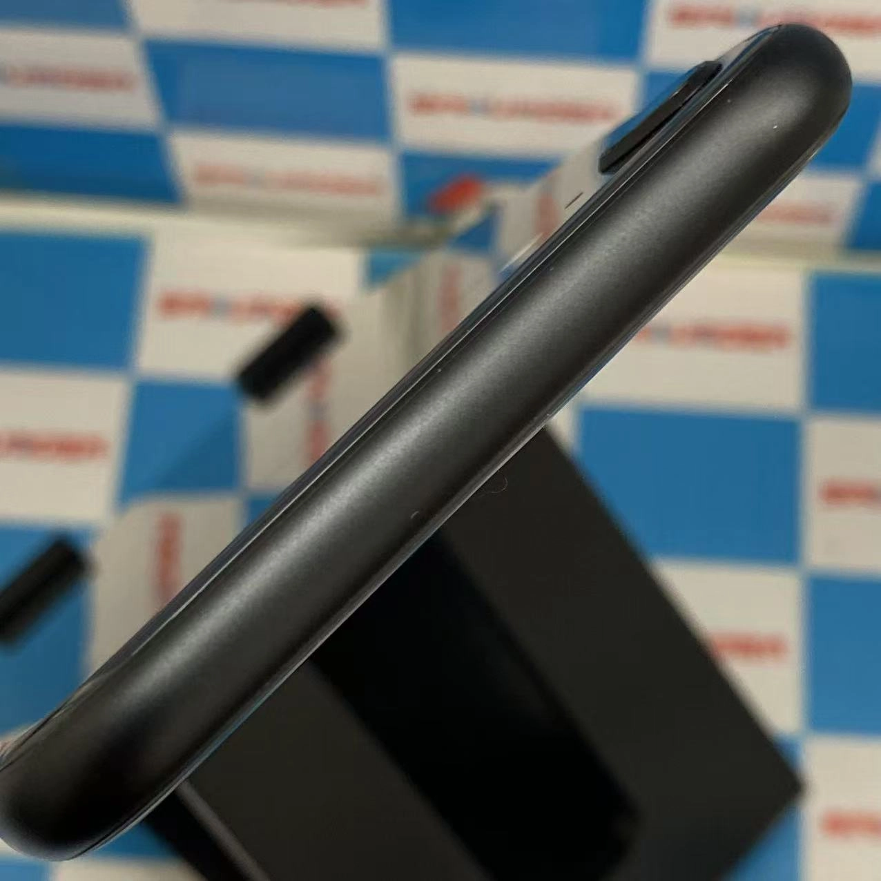 iPhoneSE 第2世代 64GB ブラック MX9R2J/A au 美品