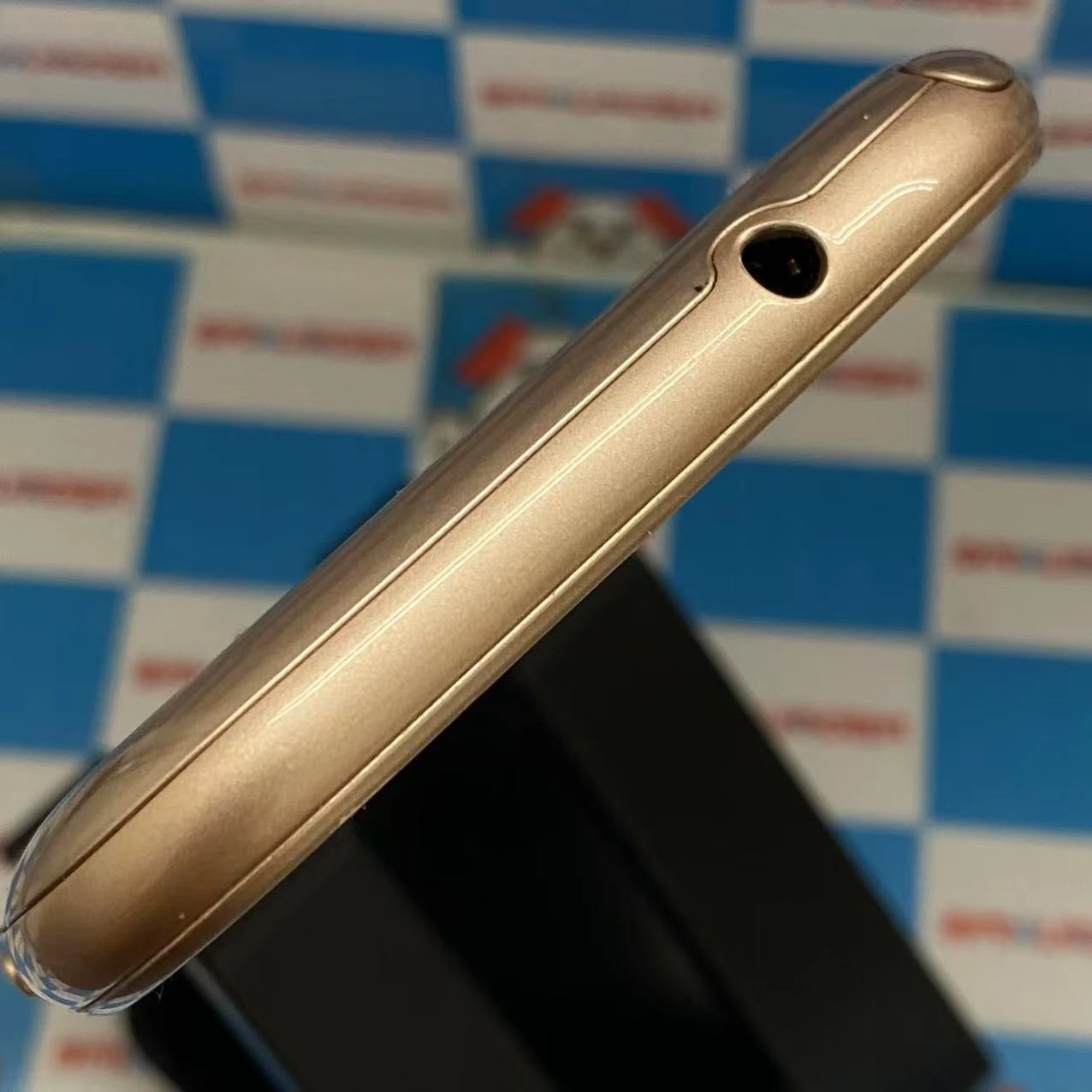 らくらくスマートフォン me F-01L 32GB ゴールド docomo版SIMフリー 極美品