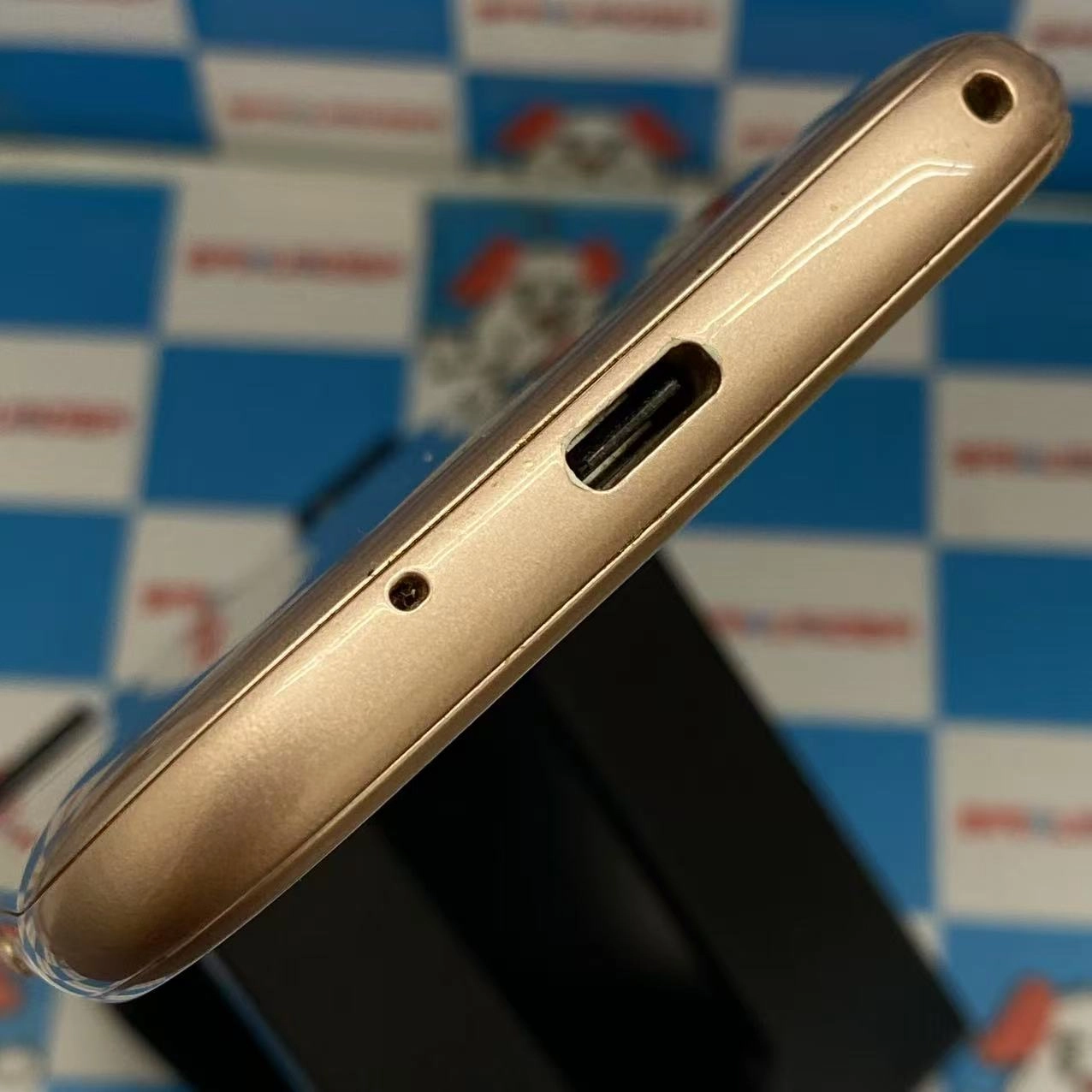 らくらくスマートフォン me F-01L 32GB ゴールド docomo版SIMフリー 極美品