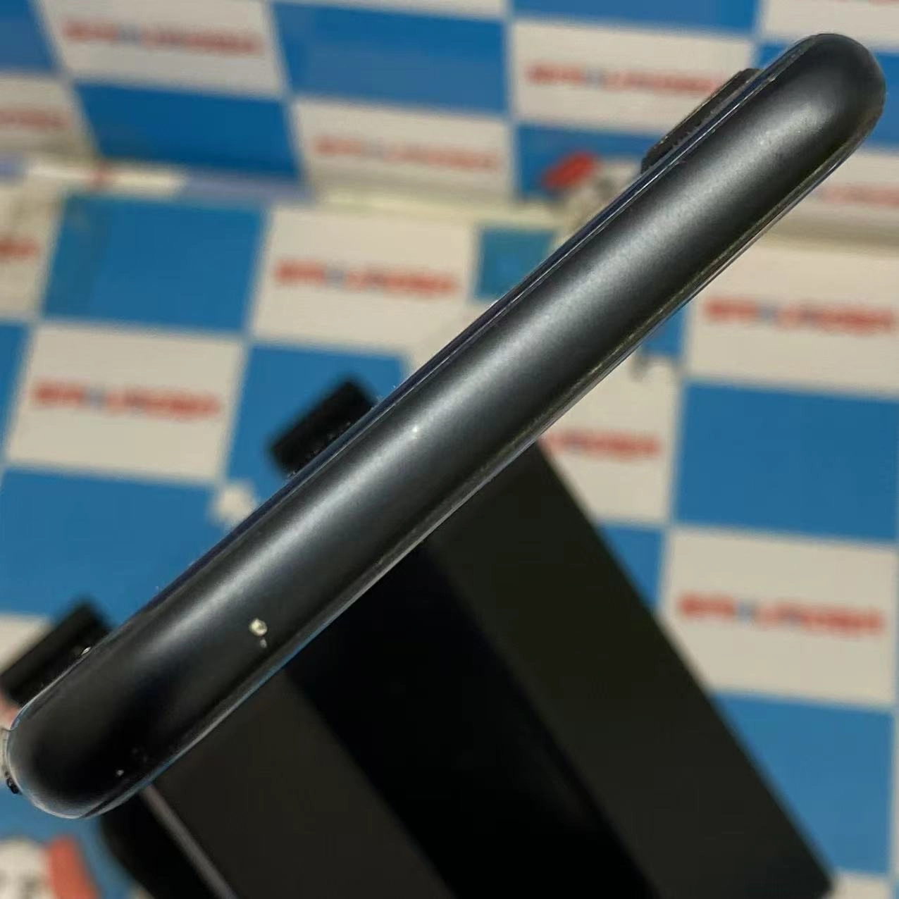 iPhoneSE 第3世代 128GB ミッドナイト MMYF3J/A docomo版SIMフリー