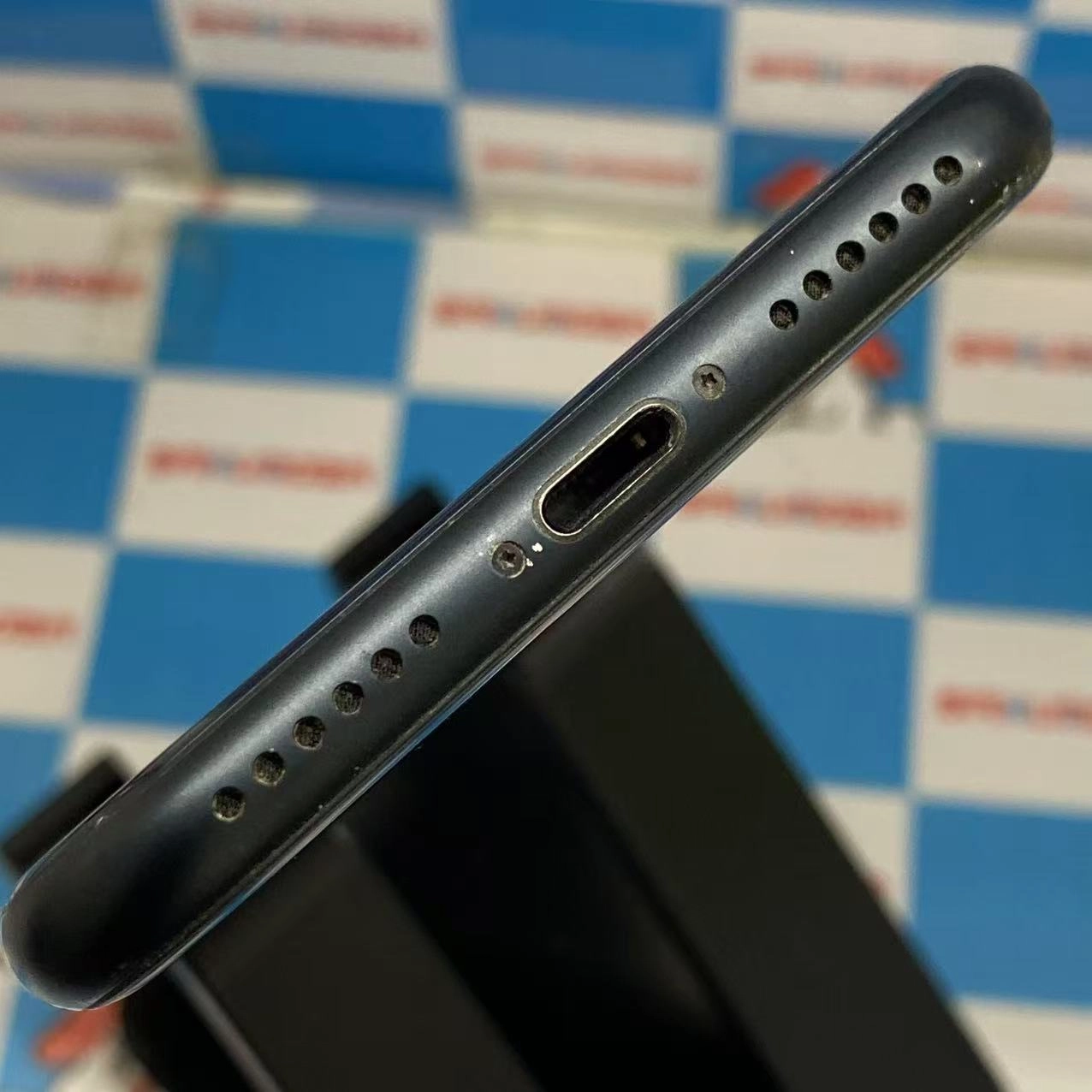 iPhoneSE 第3世代 128GB ミッドナイト MMYF3J/A docomo版SIMフリー