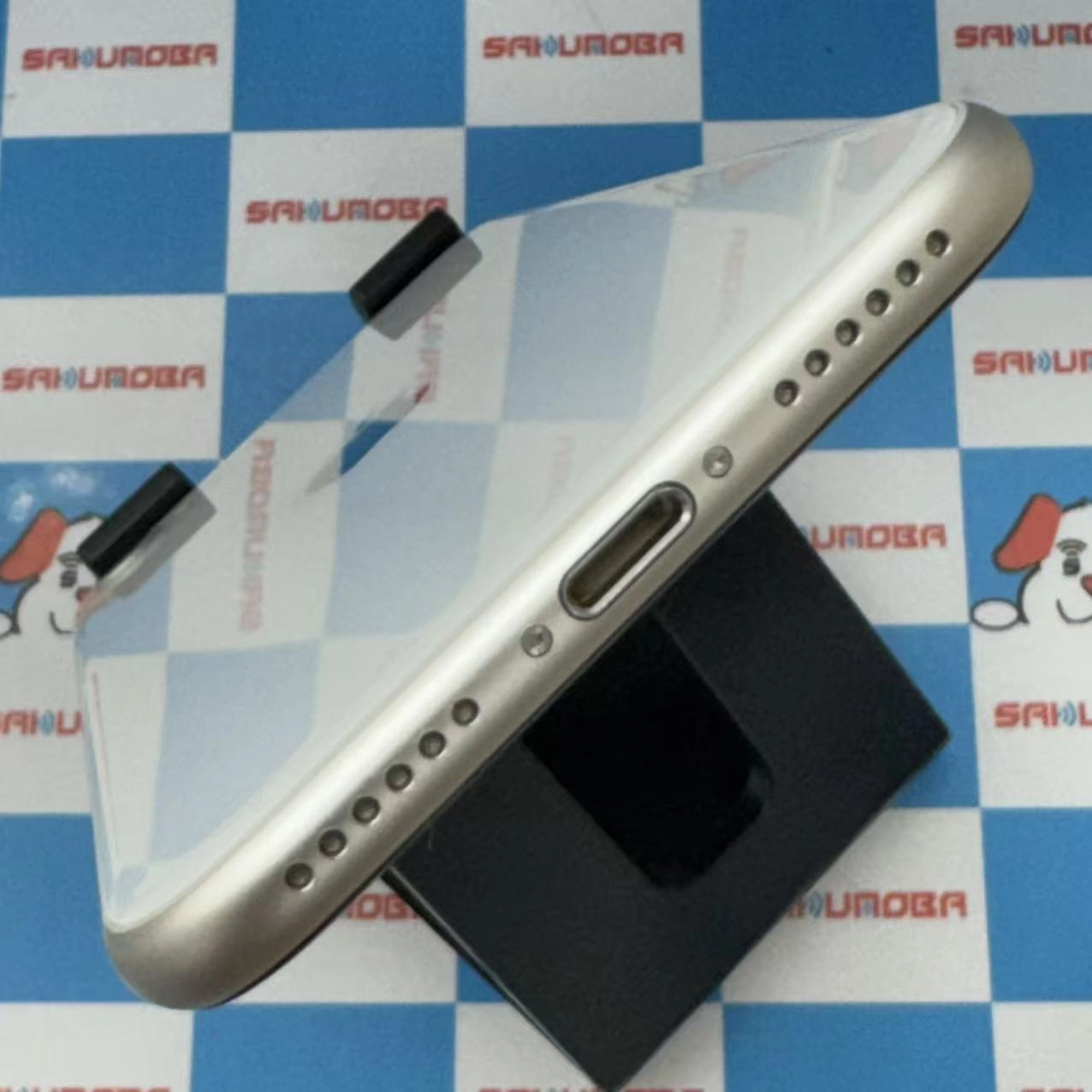 iPhoneSE 第3世代 64GB スターライト MMYD3J/A docomo版SIMフリー 新品同様