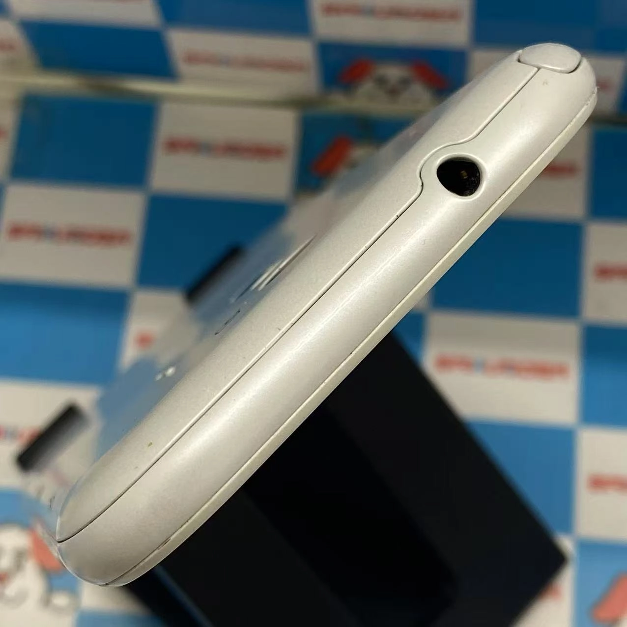 らくらくスマートフォン F-52B 64GB ホワイト docomo版SIMフリー