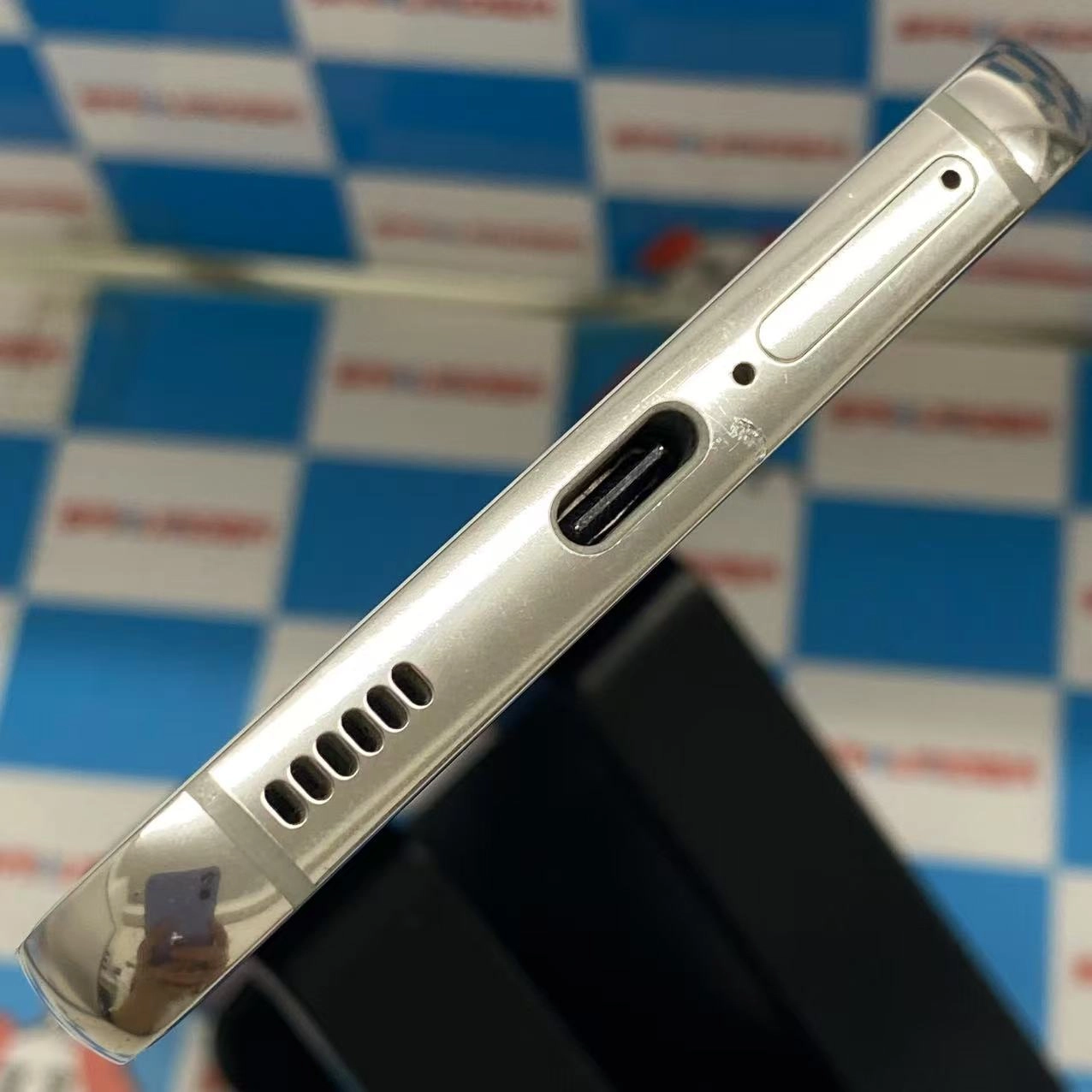 Galaxy S22 8GB/256GB ファントムホワイト SCG13 AU版SIMフリー