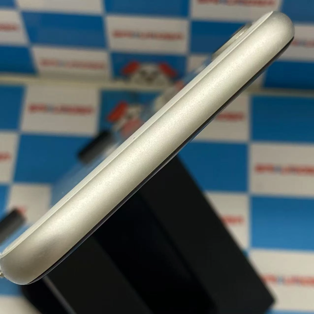 iPhoneSE 第2世代 128GB ホワイト MHGU3J/A SIMロック解除済 docomo ジャンク品