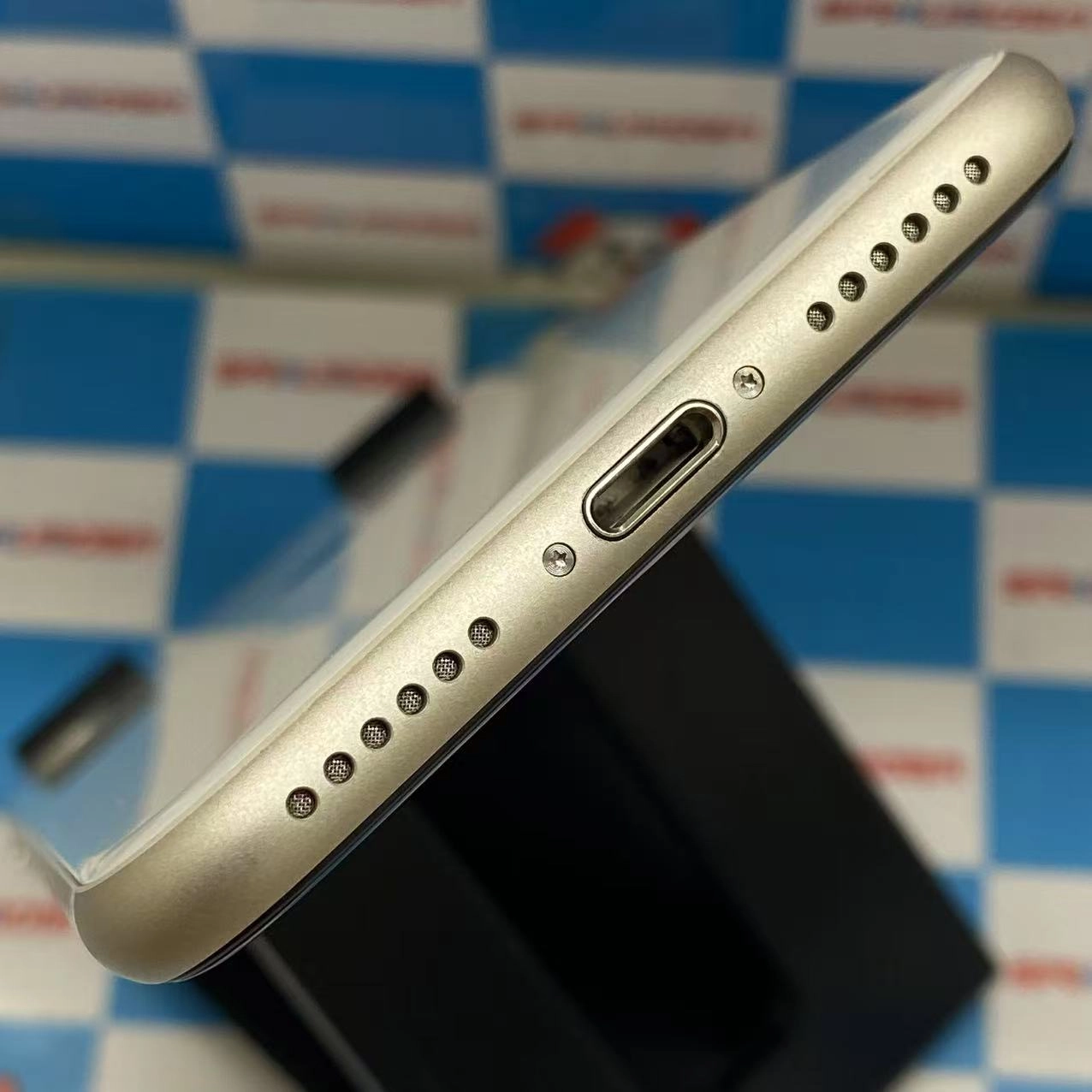 iPhoneSE 第3世代 128GB スターライト MMYG3J/A SoftBank版SIMフリー 極美品