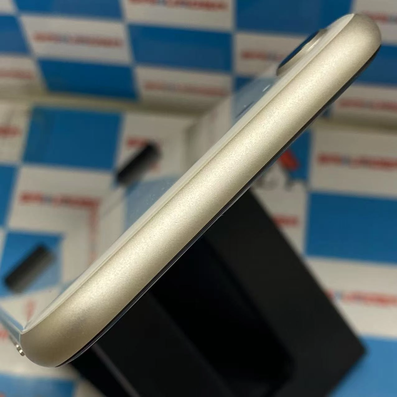 iPhoneSE 第3世代 128GB スターライト MMYG3J/A SoftBank版SIMフリー 極美品