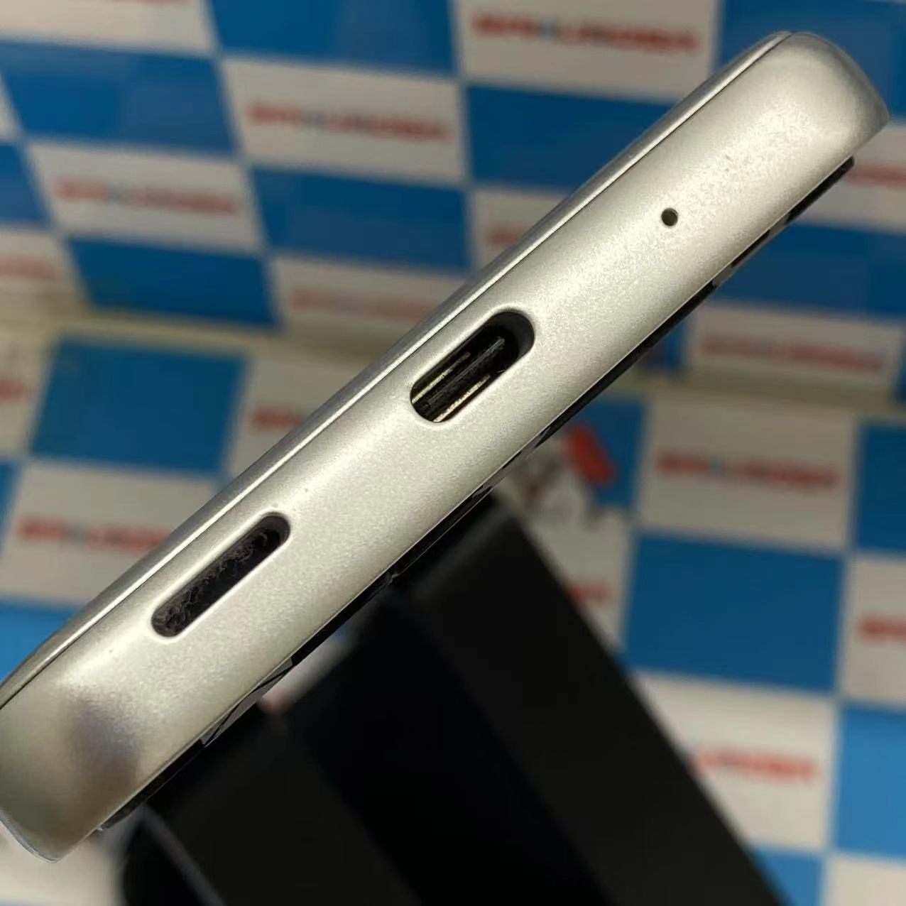 BASIO active 64GB シルバー SHG09 SIMロック解除済 au 極美品