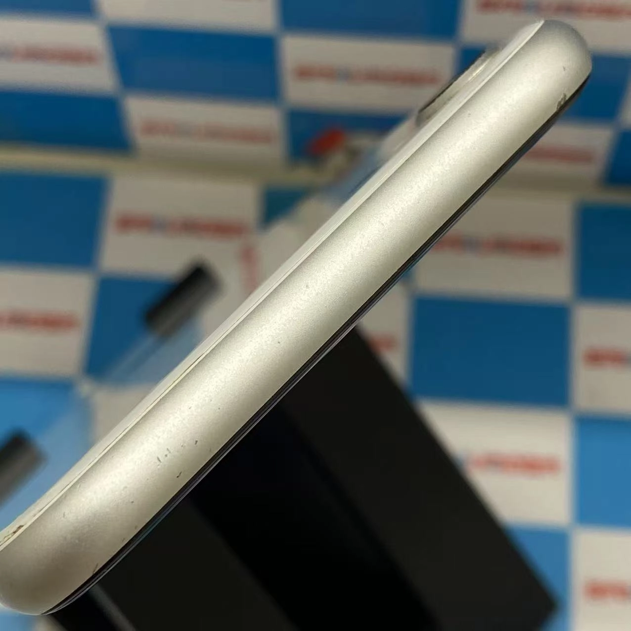 iPhoneSE 第2世代 64GB ホワイト MHGQ3J/A SIMロック解除済 docomo