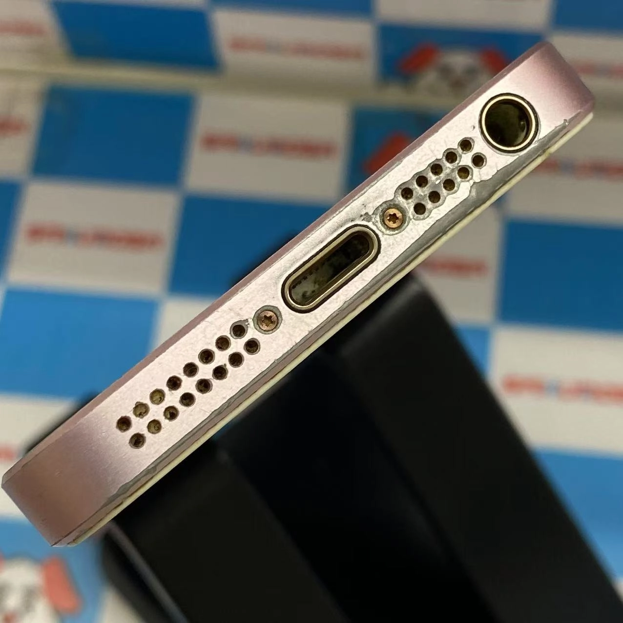 iPhoneSE 64GB ローズゴールド MLXQ2J/A AU版SIMフリー