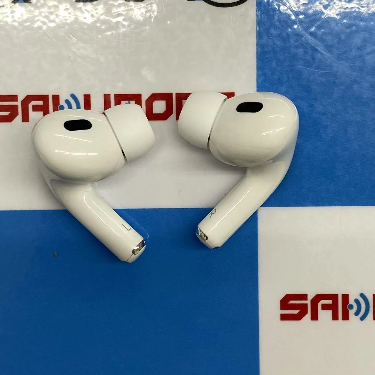 AirPods Pro 第2世代 MagSafe充電ケース(USB-C)付き ホワイト MTJV3J/A ジャンク品